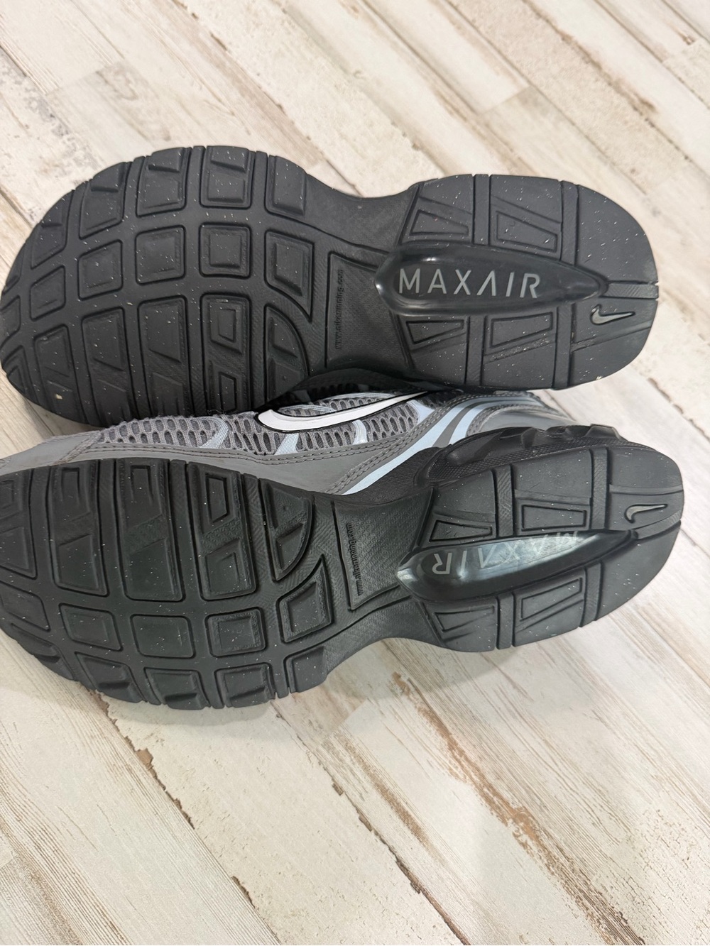 Nike Air Max Torch 4 Men’s Size 10 Cool Grey Black Running Shoes 343846-012 - Picture 6 of 8